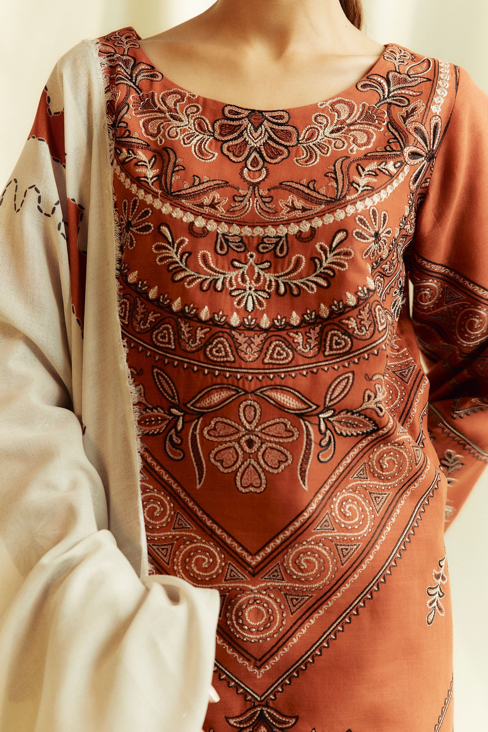 EMBROIDERED 3PC KHADDAR DRESS WITH PRINTED KHADDAR SHAWL-ZSJ5093